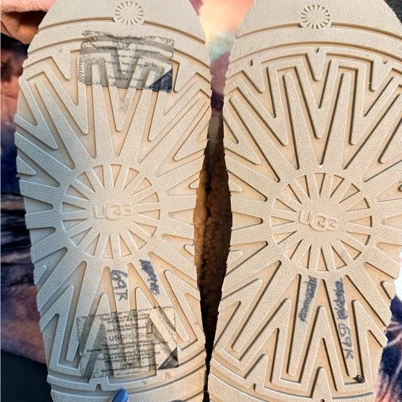 Like new awesome UGG SLIDES slippers tazz maxi curly sz 8 - Picture 8 of 8